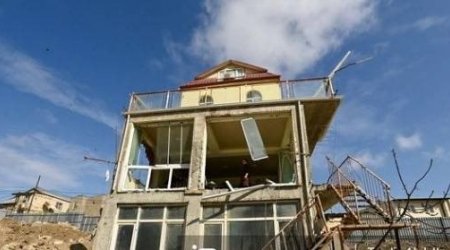 “Melissa Group” beşmərtəbə villanı “gecəqondu” adı ilə sökürmüş – Sahibi danışdı
