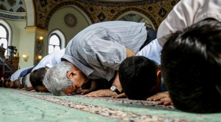Azərbaycanda yaşayan xarici vətəndaşlar bayram namazına qatıldı - VİDEO