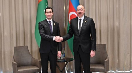 Sərdar Berdiməhəmmədov İlham Əliyevi TƏBRİK ETDİ