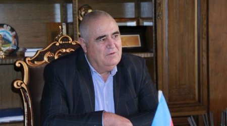 “Şərurlu İsfəndiyar” özünü Trampla MÜQAYİSƏ ETDİ: "O da oturub, alimlər işləyir" - VİDEO