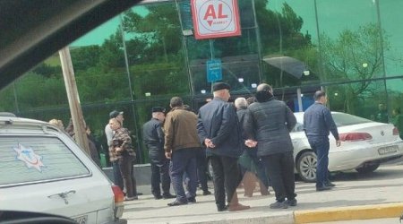 Sumqayıtda avtomobil marketə çırpıldı – FOTO
