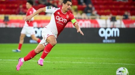 Cinsi zorakılıqda ittiham olunan futbolçu İranda OYNAYACAQ