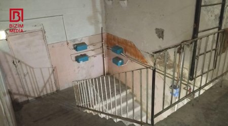 Pillələri qopmuş pilləkənlər, divarı dağılmış BLOKLAR - Köhnə binalarda bloku kim TƏMİR etməlidir?