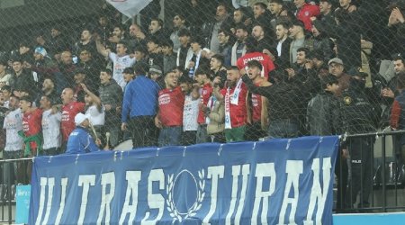 “Turan Tovuz”un futbolçusu azarkeşlərlə dalaşdı - VİDEO