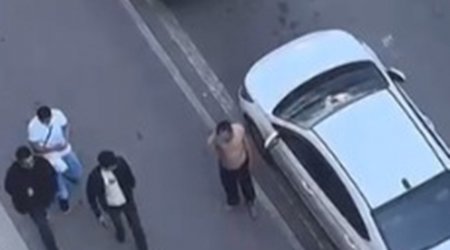 Bakıda küçədə qeyri-adekvat hərəkət edən yarıçılpaq şəxs TUTULDU