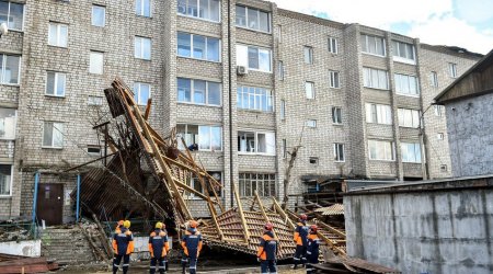 Rusiyada qasırğa: 75 mindən çox insanı işıqsız qaldı