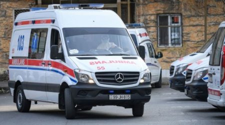 Azərbaycanda çağırışa gedən həkim bıçaqlandı