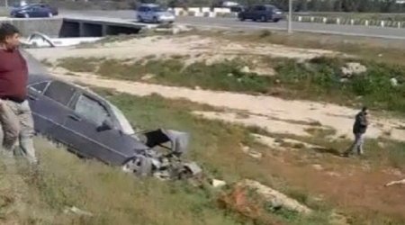 Aeroport yolunda avtomobil aşdı – VİDEO