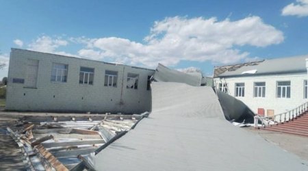 Şəmkirdə məktəbin damını külək uçurdu: 750 şagird… - FOTO