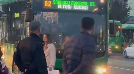 Bakubus YOLDA QALDI: "Sərnişinlər çoxdur, avtobus hərəkət etmir"
