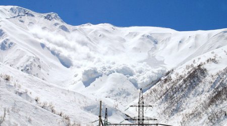 Faktiki hava: Şahdağda qar yağır