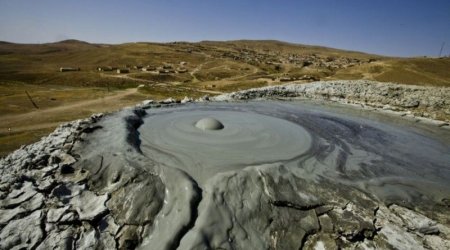 SON DƏQİQƏ! Lökbatanda palçıq vulkanı püskürdü