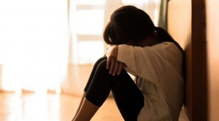 Ana 14 yaşlı qızını pul qarşılığında kişilərlə görüşdürür? - İDDİA