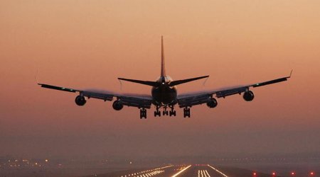 İndoneziyaya uçan təyyarə Moskvaya təcili ENİŞ ETDİ