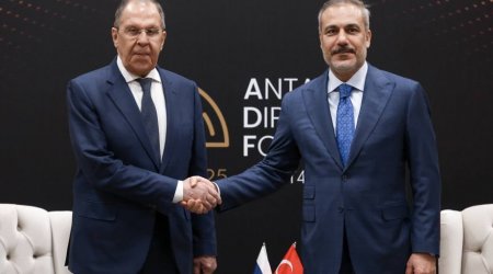 Lavrov Hakan Fidanla Cənubi Qafqazdakı vəziyyəti MÜZAKİRƏ ETDİ