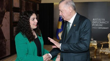 Ərdoğandan Kosovo prezidentinə: “Türkcəni gah öyrənirsən, gah unudursan...” - VİDEO