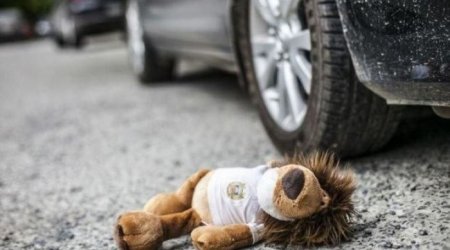 Şəkidə yolu keçən azyaşlını MAŞIN VURDU