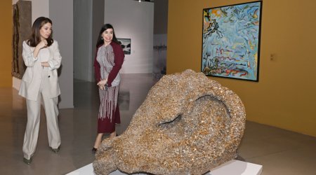Leyla Əliyeva Bakıda sərgi açılışında - FOTO