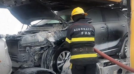 Bakıya gətirilən bahalı avtomobil yolda yandı – VİDEO