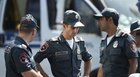 Ermənistanda rüşvət alan iki məmur TUTULDU