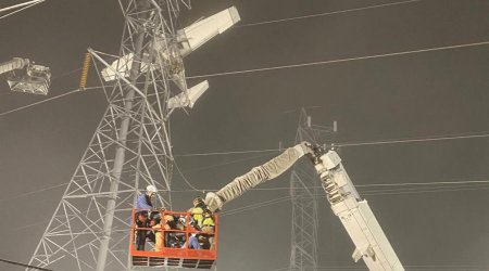 ABŞ-da təyyarə elektrik xəttinə dəydi: 4 ölü var