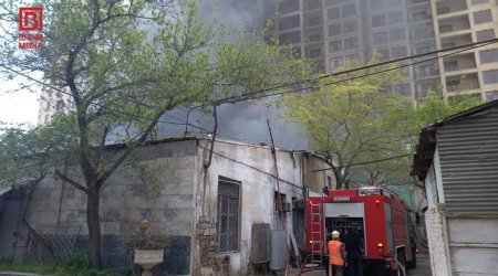 Bakının mərkəzində güclü yanğının baş verdiyi anbardan yeni görüntülər - FOTO/VİDEO