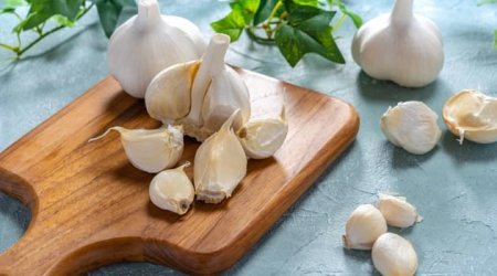Sarımsağı acqarına udmağın RİSKLƏRİ