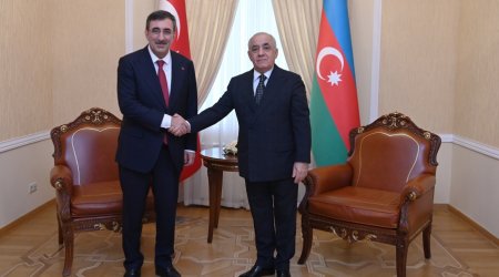 Əli Əsədov Cevdet Yılmazla DANIŞDI: “Qardaş Türkiyənin yanındayıq”