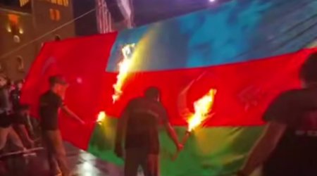Ermənilərdən növbəti VANDALİZM: Ölkəmizin və Türkiyənin bayraqları yandırıldı - VİDEO