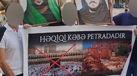 “28 Mall”un qarşısında plakat açan təriqət üzvləri həbs edildi – FOTO/VİDEO