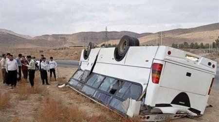 Şamaxıda şagirdləri daşıyan mikroavtobus AŞDI- 7 məktəbli xəstəxanalıq oldu