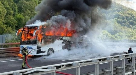 Hərəkətdə olan avtobus YANDI – Sərnişinlər təxliyyə edildi