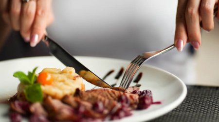 Restoranlarda zəhərlənməmək üçün nə etmək lazımdır?