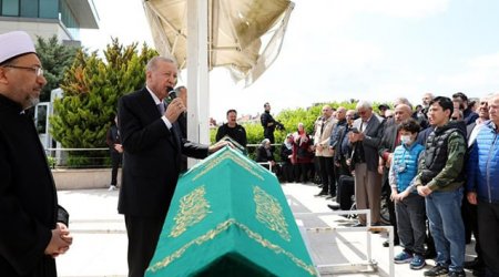 Ərdoğan müəlliminin dəfn mərasiminə qatıldı - FOTO