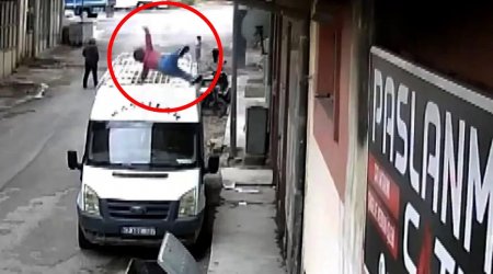 Eyvandan 2 yaşlı uşaq belə yıxıldı – ANBAAN VİDEO