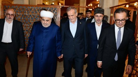 Pezeşkian Bibiheybət məscidini ZİYARƏT ETDİ