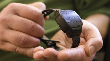 Ev dustaqlığına buraxılan tiktokerlərə niyə elektron qolbaq tətbiq edilməyib? – FOTO