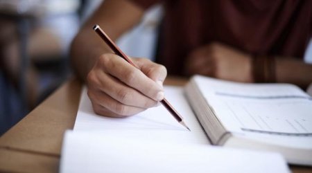 Abituriyentlərin NƏZƏRİNƏ! İmtahanların saatı dəyişdi
