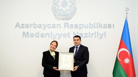Şəfiqə Məmmədova ilə görüş keçirildi, ona Fəxri fərman təqdim edildi - FOTO