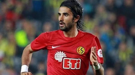 Türkiyə millisinin sabiq üzvü futboldan KƏNARLAŞDIRILDI