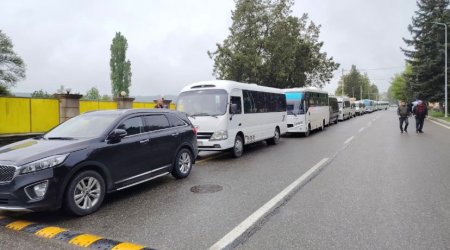 40-dan çox mikroavtobusla azarkeşlər Bakıya yola düşdü: "Şahdağ"ı dəstəkləyəcəklər - FOTO/VİDEO