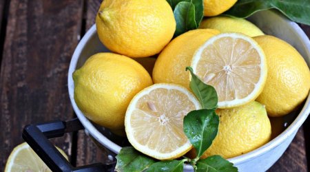 Bu içkiyə limon sıxıb içəndə faydası 2 DƏFƏ ARTIR