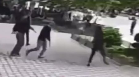 Gəncədə 2 nəfərin bıçaqlandığı davanın ANBAAN VİDEOSU