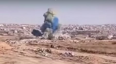 Uşağın cinsiyyətini öyrənmək üçün əraziyə rəngli bomba atdılar - VİDEO