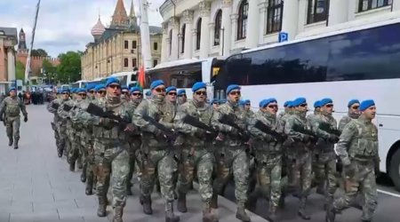 Hərbçilərimizin Moskva paradına hazırlığından yeni VİDEO