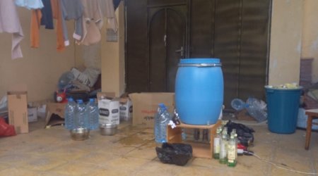 Gəncədə qadın evində saxta spirtli içkilər hazırlayırmış – FOTO