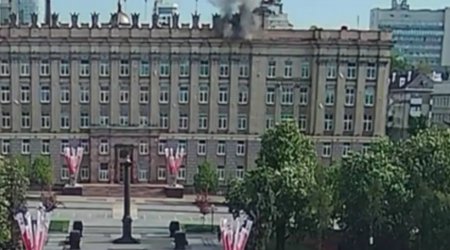 Ukrayna Belqorodda hökumət binasına PUA ilə hücum etdi: Vəzifəli şəxslər yaralandı - VİDEO