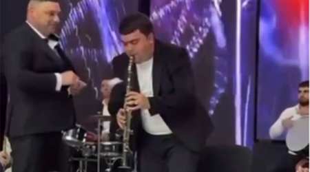 Mahir toyunda pul səpələdi - VİDEO