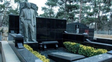 Ehsan vermək, yoxsa bahalı qəbir daşları QADAĞAN OLUNMALIDIR?