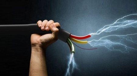 Qubada DƏHŞƏT: Fəhlələri “tok” vurdu – ÖLƏN VAR